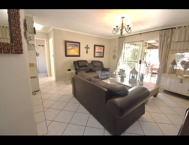 2 BEDROOM SIMPLEX FOR SALE IN NORTHWOLD